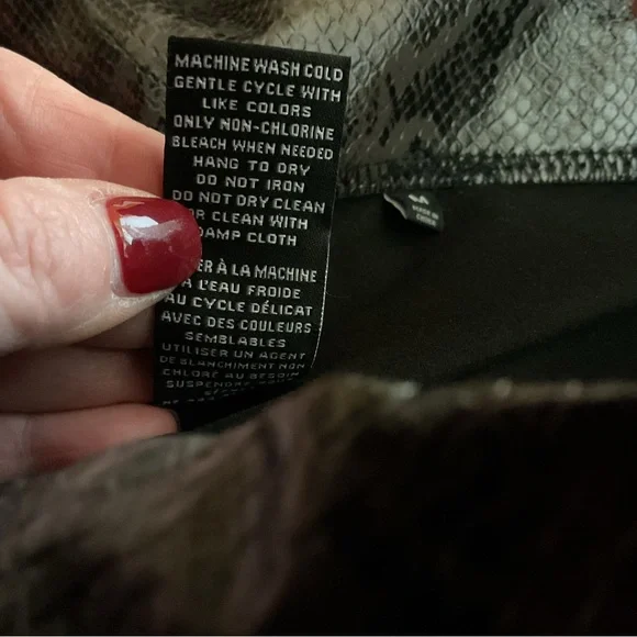 7 For all Mankind Snake Print Faux Leather Leggings. NWT med - Picture 13 of 14